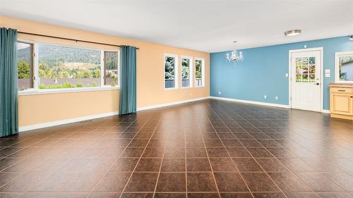 1110 Ibbitson Street, Creston, BC - Indoor