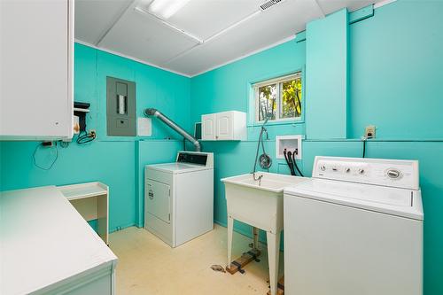 1110 Ibbitson Street, Creston, BC - Indoor Photo Showing Laundry Room