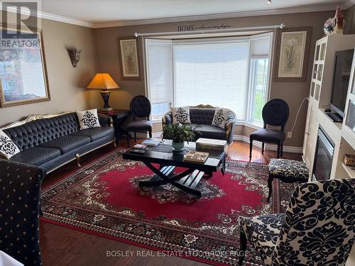 Living room - 972 Line 3 Road, Niagara-On-The-Lake (Virgil), ON - Indoor Photo Showing Living Room