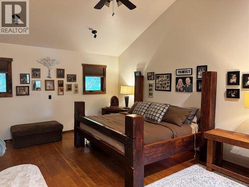 1474 Yankee Flats Road, Salmon Arm, BC - Indoor Photo Showing Bedroom