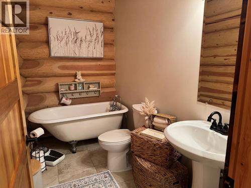 1474 Yankee Flats Road, Salmon Arm, BC - Indoor Photo Showing Bathroom