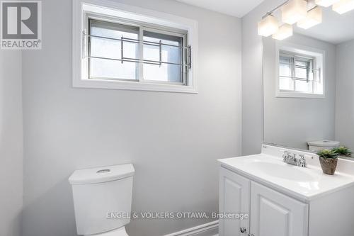 814 Pleasant Park Road, Ottawa, ON - Indoor Photo Showing Bathroom