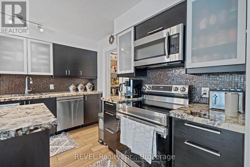 6558 Montrose Road, Niagara Falls (West Wood), ON - Indoor Photo Showing Kitchen With Upgraded Kitchen