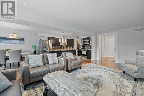 6558 Montrose Road, Niagara Falls (West Wood), ON - Indoor Photo Showing Living Room