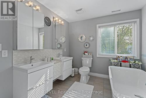 6558 Montrose Road, Niagara Falls (West Wood), ON - Indoor Photo Showing Bathroom