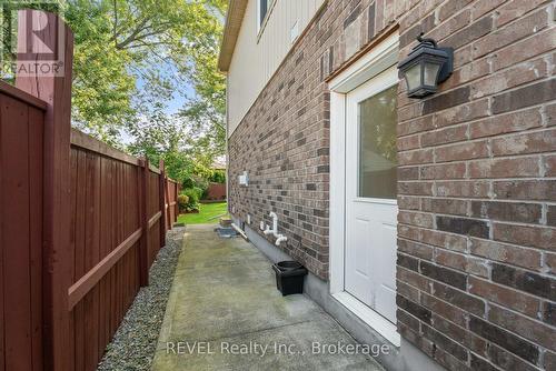6558 Montrose Road, Niagara Falls (West Wood), ON - Outdoor With Exterior
