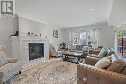 6558 Montrose Road, Niagara Falls (West Wood), ON - Indoor Photo Showing Living Room With Fireplace