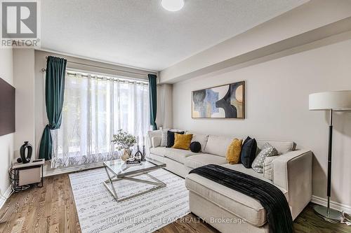 55 Emerald Pond Private, Ottawa, ON - Indoor Photo Showing Living Room