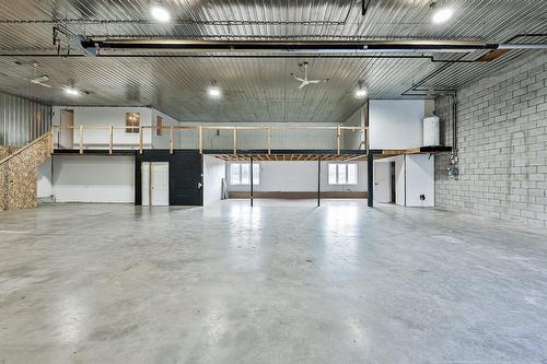 Warehouse - 250 Rue Industrielle, Saint-Roch-De-L'Achigan, QC - Indoor Photo Showing Garage
