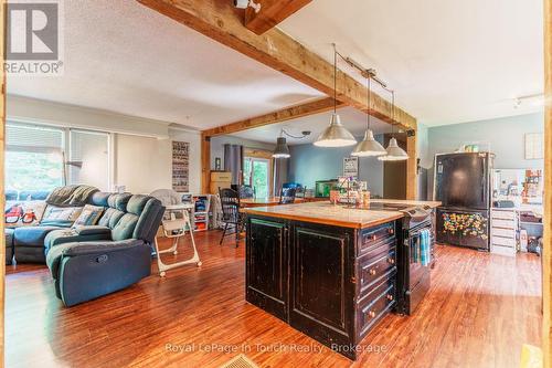 Open concept kitchen living room - 440 Concession Rd 16 Concession E, Tiny, ON - Indoor