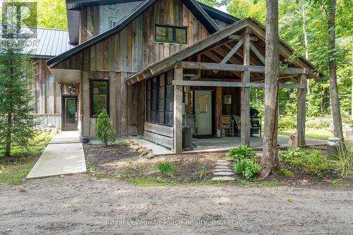 2 entries areas to apartment - 440 Concession Rd 16 Concession E, Tiny, ON - Outdoor With Facade