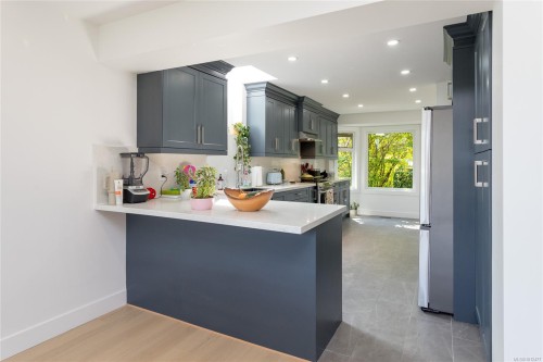 109-2829 Arbutus Rd, Saanich, BC 