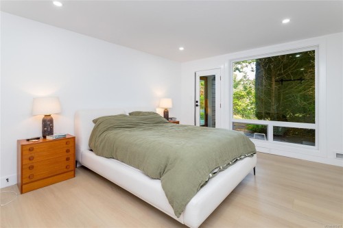 109-2829 Arbutus Rd, Saanich, BC 