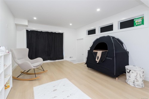 109-2829 Arbutus Rd, Saanich, BC 