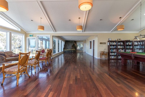 109-2829 Arbutus Rd, Saanich, BC 