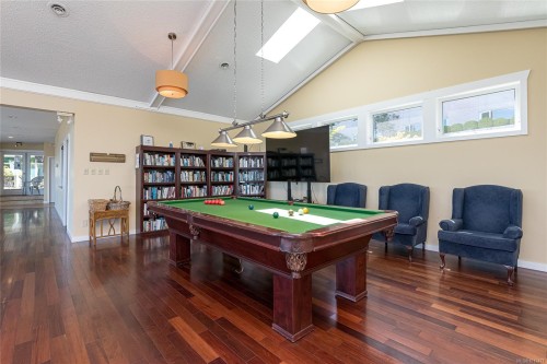 109-2829 Arbutus Rd, Saanich, BC 