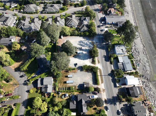 5090 Cordova Bay Rd, Saanich, BC 