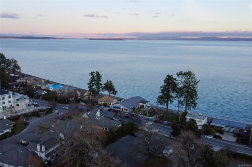 5090 Cordova Bay Rd, Saanich, BC 