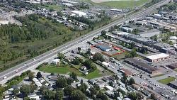 3055 Rue Harvey  Longueuil (Saint-Hubert), QC J3Y 3T7