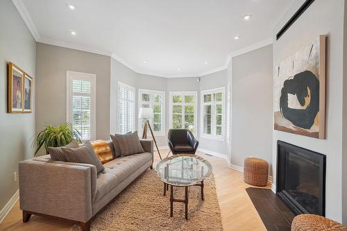 Salon - 390 Rue De La Sagittaire, Montréal (Verdun/Île-Des-Soeurs), QC - Indoor Photo Showing Living Room With Fireplace
