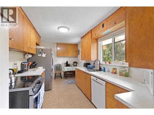 1230 Shuswap Avenue, Sicamous, BC - Indoor Photo Showing Kitchen