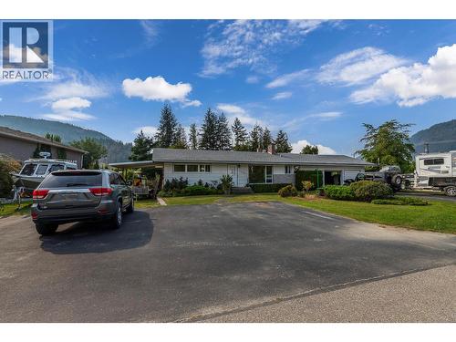 1230 Shuswap Avenue, Sicamous, BC - Outdoor With Facade
