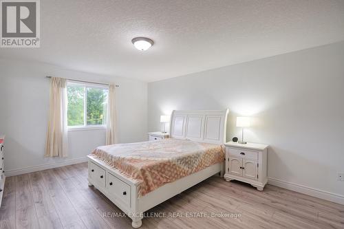 1860 Devos Drive, London North, ON - Indoor Photo Showing Bedroom
