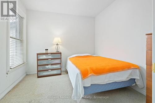 27 Tisdale Street N, Hamilton, ON - Indoor Photo Showing Bedroom