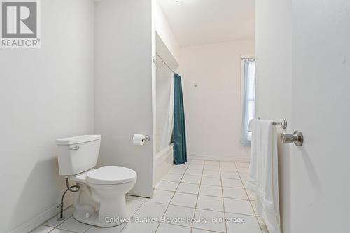 27 Tisdale Street N, Hamilton, ON - Indoor Photo Showing Bathroom