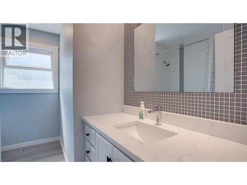 11429 Priest Valley Drive, Coldstream, BC - Indoor Photo Showing Bathroom