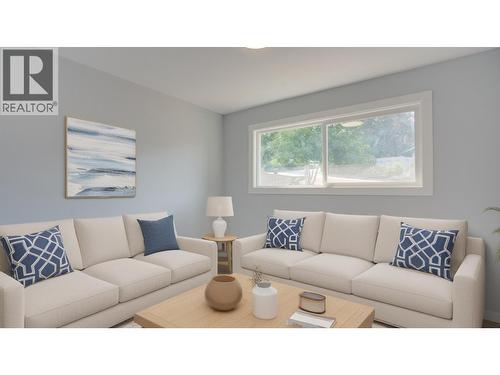 11429 Priest Valley Drive, Coldstream, BC - Indoor Photo Showing Living Room