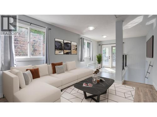 11429 Priest Valley Drive, Coldstream, BC - Indoor Photo Showing Living Room