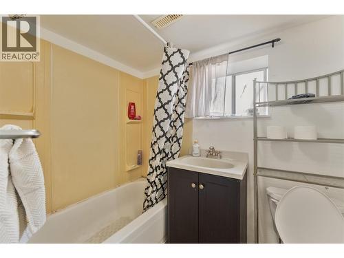 2858 Aberdeen Road, West Kelowna, BC - Indoor Photo Showing Bathroom