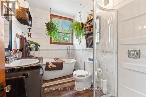 7763 Loyalist Parkway, Greater Napanee (Greater Napanee), ON - Indoor Photo Showing Bathroom