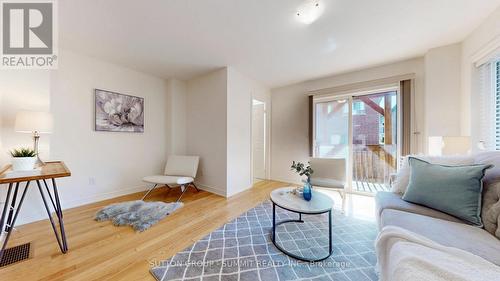 3964 Thomas Alton Boulevard, Burlington, ON - Indoor Photo Showing Living Room