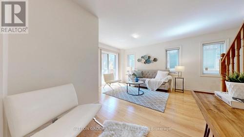 3964 Thomas Alton Boulevard, Burlington, ON - Indoor Photo Showing Living Room