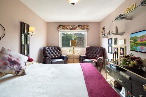 115-1035 Bernard Avenue, Kelowna, BC - Indoor