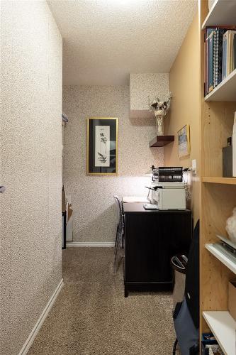 115-1035 Bernard Avenue, Kelowna, BC - Indoor