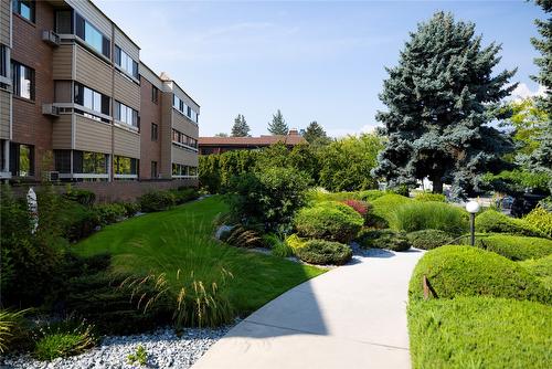 115-1035 Bernard Avenue  Kelowna, BC V1Y 6P7