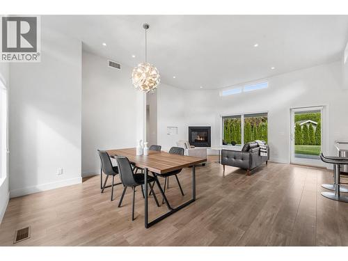410 Sarsons Road, Kelowna, BC - Indoor With Fireplace
