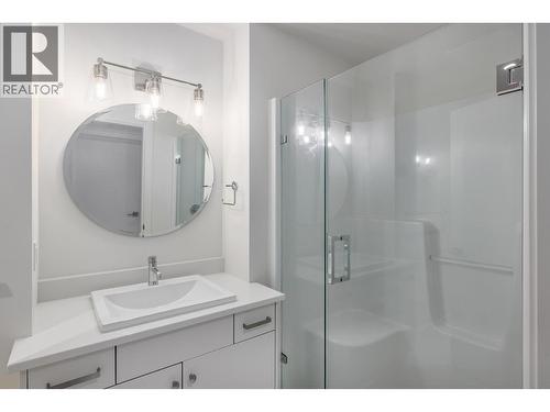 410 Sarsons Road, Kelowna, BC - Indoor Photo Showing Bathroom