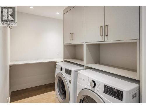 410 Sarsons Road, Kelowna, BC - Indoor Photo Showing Laundry Room