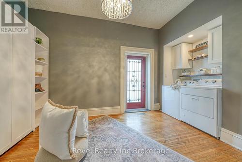 425 Ingersoll Avenue, Woodstock (Woodstock - North), ON - Indoor Photo Showing Laundry Room