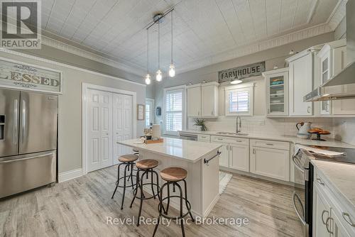 425 Ingersoll Avenue, Woodstock (Woodstock - North), ON - Indoor Photo Showing Kitchen With Upgraded Kitchen