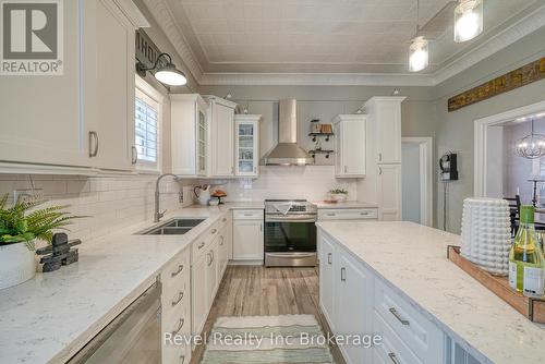 425 Ingersoll Avenue, Woodstock (Woodstock - North), ON - Indoor Photo Showing Kitchen With Double Sink