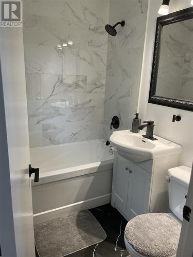 35 Wallace Ter, Sault Ste. Marie, ON - Indoor Photo Showing Bathroom