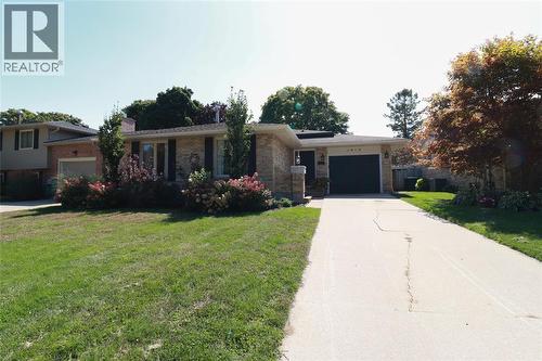 1912 Winslow Crescent, Sarnia, ON - Outdoor With Facade