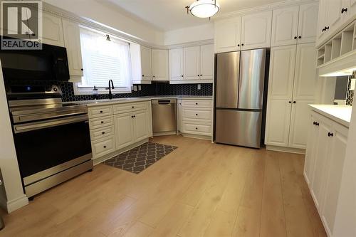 1912 Winslow Crescent, Sarnia, ON - Indoor Photo Showing Kitchen