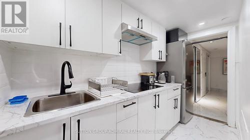 2 Newman Avenue, Richmond Hill, ON - Indoor Photo Showing Kitchen With Upgraded Kitchen