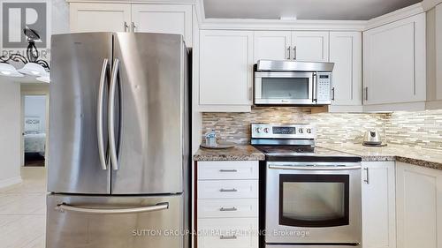 2 Newman Avenue, Richmond Hill, ON - Indoor Photo Showing Kitchen With Upgraded Kitchen